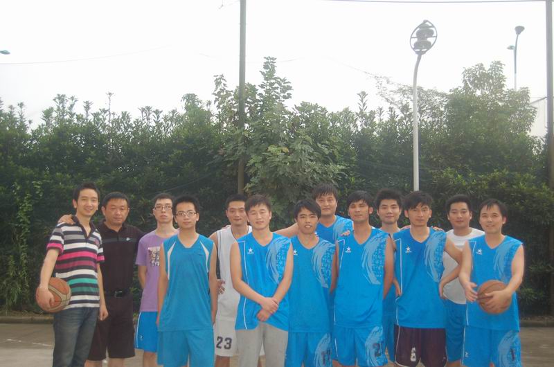 
                            用汗水書寫球場激情，用拼搏捍衛(wèi)友旺榮譽——記友旺VS納晶科技的籃球友誼賽