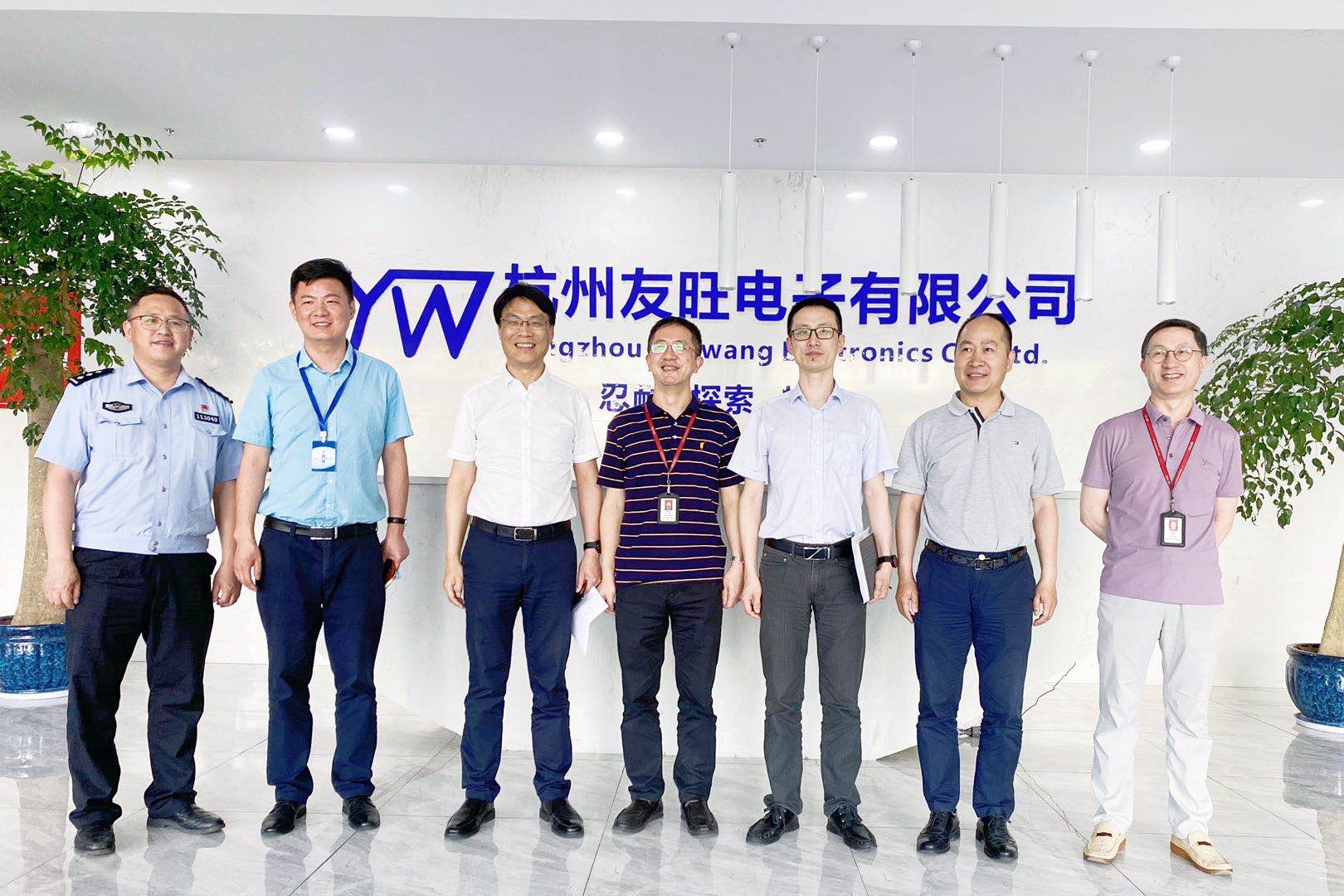 
                            濱江區(qū)發(fā)改局與浦沿街道領(lǐng)導親切視察我公司